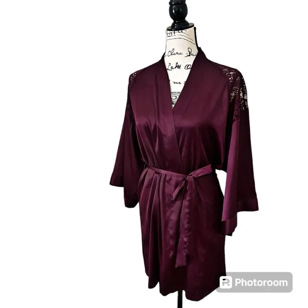 Victoria’s Secret Women’s Burgundy Wrap Short Dressing Gown Lace Silky Size XS/S
